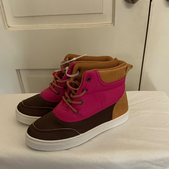 Girl’s Size 1 high top shoes - Picture 2 of 4
